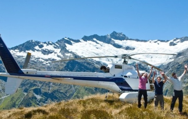 Inchiriere de elicopter pentru plimbari pe munte